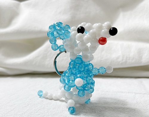 7月4日，手工外包發(fā)布平臺(tái)，在家做手工兼職，手工之家的珠繡串珠手工做得多就掙得多，圖為勵(lì)志珠珠繡串珠手工產(chǎn)品剪影