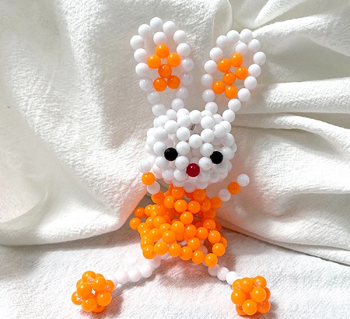 7月5日，可以帶回家做的手工活，在家做手工兼職，讓加工人員多掙錢，對于手工之家來說是創(chuàng)新的目標(biāo)之一，圖為勵(lì)志珠珠繡串珠手工產(chǎn)品剪影