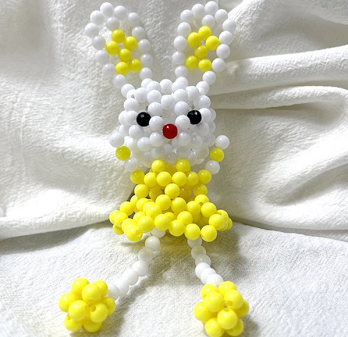 7月5日，可以帶回家做的手工活，在家做手工兼職，讓加工人員多掙錢，對于手工之家來說是創(chuàng)新的目標(biāo)之一，圖為勵(lì)志珠珠繡串珠手工產(chǎn)品剪影