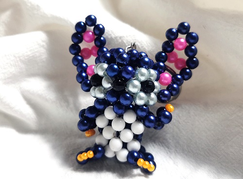 7月9日，在家做手工活，接手工活訂單的平臺，積極向上、真誠合作選手工之家，圖為勵志珠珠繡串珠手工產(chǎn)品剪影