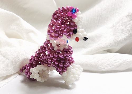 7月12日，可以帶回家做的手工活，加工活外放的正規(guī)公司，手工之家的珠繡串珠手工安全環(huán)保，圖為勵志珠珠繡串珠手工產(chǎn)品剪影