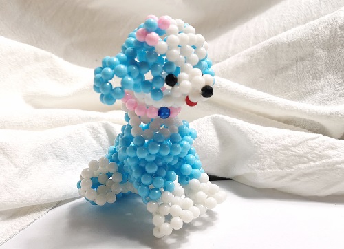 7月12日，可以帶回家做的手工活，加工活外放的正規(guī)公司，手工之家的珠繡串珠手工安全環(huán)保，圖為勵志珠珠繡串珠手工產(chǎn)品剪影