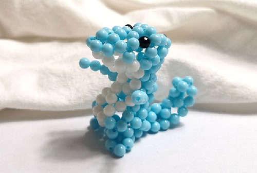 7月13日，想接正規(guī)廠家的手工活，農(nóng)村手工活加工項目，不懼天氣變化，手工之家讓大家踏實放心，圖為勵志珠珠繡串珠手工產(chǎn)品剪影