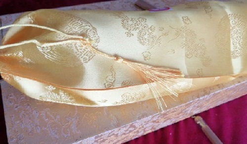 7月30日，帶回家做的手工活，可以在家做的手工活，又是月末，手工之家堅(jiān)持做好珠繡串珠手工事業(yè)，圖為勵(lì)志珠珠繡串珠手工產(chǎn)品剪影