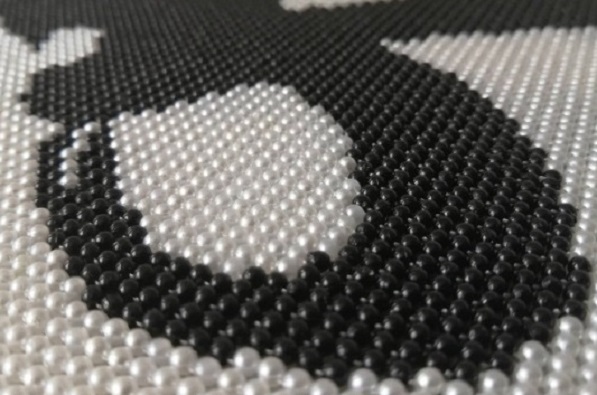 7月31日，可靠的手工活外發(fā)，在家做手工兼職，月末月初，手工之家對要做手工活掙錢的人這樣說，圖為勵志珠珠繡串珠手工產品剪影