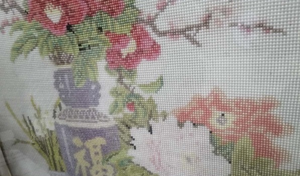 8月4日，手工活外發(fā)加工正規(guī)的廠家，可以在家做的手工活，實(shí)事求是，具體對待，手工之家的服務(wù)這樣做很好，圖為勵志珠珠繡串珠手工產(chǎn)品剪影