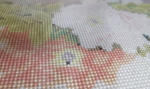 8月4日，手工活外發(fā)加工正規(guī)的廠家，可以在家做的手工活，實(shí)事求是，具體對待，手工之家的服務(wù)這樣做很好，圖為勵志珠珠繡串珠手工產(chǎn)品剪影