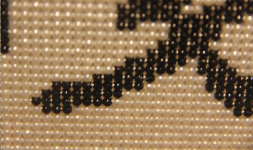 8月5日，想接正規(guī)廠家的手工活，想在家做手工活掙錢，手工之家為大家提供搭建舞臺、提供支持、創(chuàng)造條件，圖為勵志珠珠繡串珠手工產(chǎn)品剪影