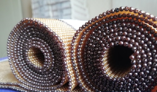 8月5日，想接正規(guī)廠家的手工活，想在家做手工活掙錢，手工之家為大家提供搭建舞臺、提供支持、創(chuàng)造條件，圖為勵志珠珠繡串珠手工產(chǎn)品剪影