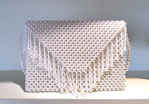 8月6日，帶回家做手工活，加工活外放的正規(guī)公司，與手工之家合作，距離不是問(wèn)題，圖為勵(lì)志珠珠繡串珠手工產(chǎn)品剪影