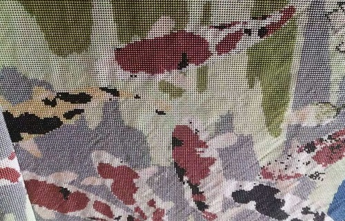 8月11日，手工活外發(fā)加工正規(guī)的廠家，在家做手工，重視產(chǎn)品研發(fā)設計是手工之家不斷向前的重要動力，圖為勵志珠珠繡串珠手工產(chǎn)品剪影