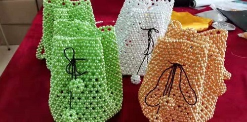 把串珠外發(fā)手工活拿回家做，工作之余收入不斷(圖1)