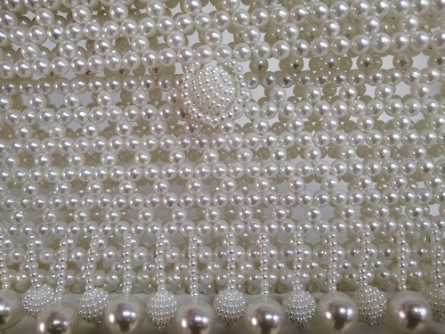 放高溫假，在家做串珠繡外發(fā)手工活掙錢避暑兩不誤(圖1)