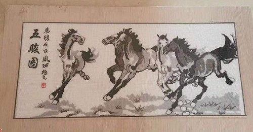 8月25日，可靠的手工活外發(fā)，可以在家做的手工活，手工掙錢的方法就是認(rèn)真和努力，圖為手工之家勵志珠珠繡手工產(chǎn)品裝裱后的剪影