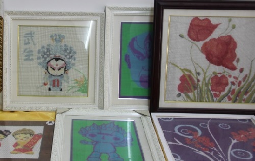 8月25日，可靠的手工活外發(fā)，可以在家做的手工活，手工掙錢的方法就是認(rèn)真和努力，圖為手工之家勵志珠珠繡手工產(chǎn)品裝裱后的剪影