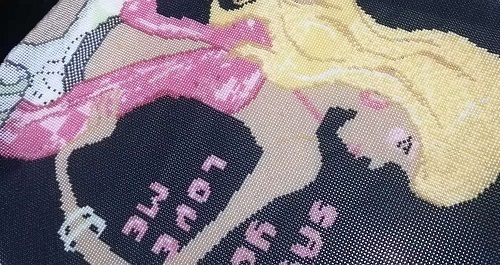 8月29日，可以在家做的手工活，純手工活外發(fā)，手工之家的服務(wù)體系是個(gè)不斷完善和升級的過程，圖為勵(lì)志珠珠繡串珠手工產(chǎn)品驗(yàn)收剪影