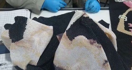 8月29日，可以在家做的手工活，純手工活外發(fā)，手工之家的服務(wù)體系是個(gè)不斷完善和升級的過程，圖為勵(lì)志珠珠繡串珠手工產(chǎn)品驗(yàn)收剪影