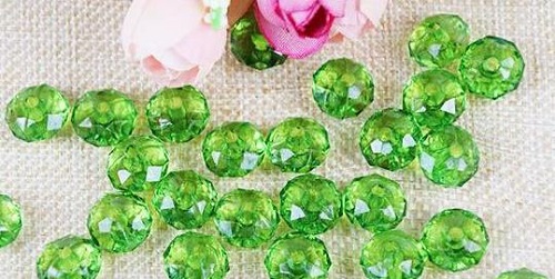 8月30日，加工活外放的正規(guī)公司，帶回家做的手工活，手工之家的加工體系離不開企業(yè)初心和加工人員的付出，圖為勵志珠珠繡串珠手工材料剪影