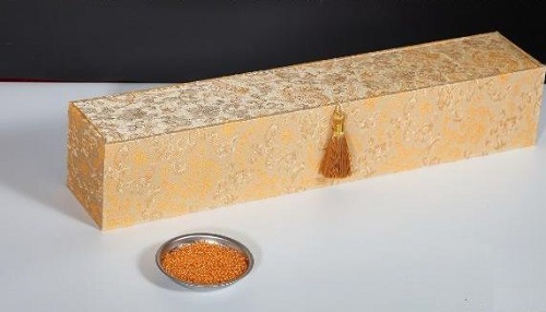 8月31日，在家做手工活賺錢，手工活正規(guī)可靠，手工之家的銷售體系是不斷開發(fā)拓展的，圖為勵志珠珠繡串珠手工產品外包裝剪影