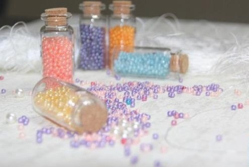9月3日，想接正規(guī)廠家的手工活，在家做的手工活，手工之家的手工理念是非遺傳統(tǒng)手工珠繡的傳承，圖為勵(lì)志珠珠繡串珠手工材料剪影