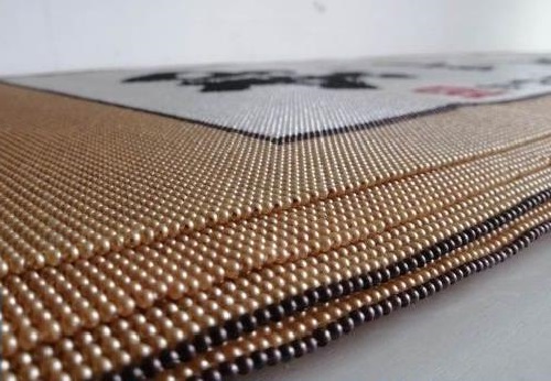 9月8日，純手工活代加工，可靠的手工活外發(fā)，手工之家的加工人員里男女老少都有，圖為勵志珠珠繡串珠手工產(chǎn)品剪影