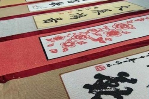 90后媽媽在家做手工活，在家?guī)е⒆舆€能掙錢(圖1)