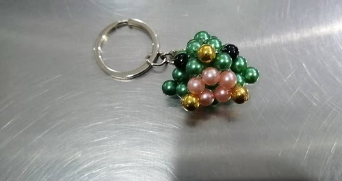 在家做串珠外發(fā)手工活，與家人團(tuán)團(tuán)圓圓過中秋節(jié)(圖1)