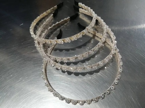 9月15日，拿回家做的手工活，農(nóng)村手工活外發(fā)加工項(xiàng)目，選擇手工之家的企業(yè)和手工會(huì)一直合作下去，圖為勵(lì)志珠珠繡串珠手工產(chǎn)品剪影