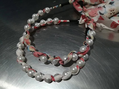 9月15日，拿回家做的手工活，農(nóng)村手工活外發(fā)加工項(xiàng)目，選擇手工之家的企業(yè)和手工會(huì)一直合作下去，圖為勵(lì)志珠珠繡串珠手工產(chǎn)品剪影