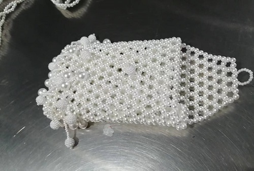 9月16日，帶回家做的手工活，在家做手工活掙錢，手工之家的成績是大家一起用付出換來的收獲，圖為勵(lì)志珠珠繡串珠手工產(chǎn)品剪影