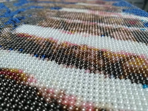 9月19日，手工外包發(fā)布平臺，農(nóng)村手工活加工項目，想在手工之家做手工活掙錢，大家就要動起來，圖為勵志珠珠繡手工產(chǎn)品細節(jié)剪影