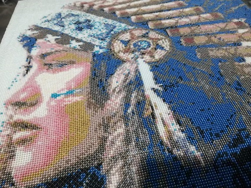 9月19日，手工外包發(fā)布平臺，農(nóng)村手工活加工項目，想在手工之家做手工活掙錢，大家就要動起來，圖為勵志珠珠繡手工產(chǎn)品細節(jié)剪影