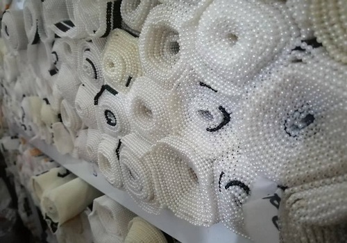 9月21日，可靠的手工活外發(fā)，正規(guī)手工活大批量外發(fā)加工，要做好手工之家的珠繡串珠手工，這幾點(diǎn)很重要，圖為勵(lì)志珠珠繡串珠手工產(chǎn)品剪影