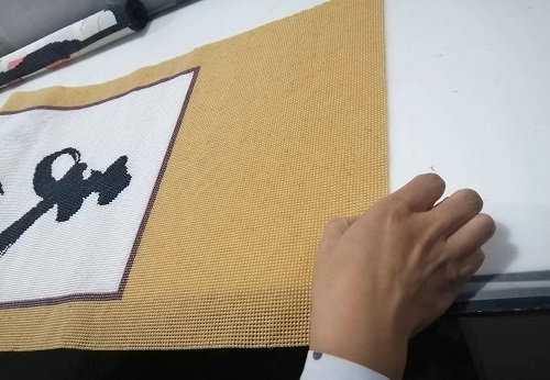 9月25日，可以帶回家做的手工活，在家做手工活掙錢，手工之家是大家居家就業(yè)創(chuàng)業(yè)的好選擇，圖為勵志珠珠繡串珠手工成品倉庫驗收剪影