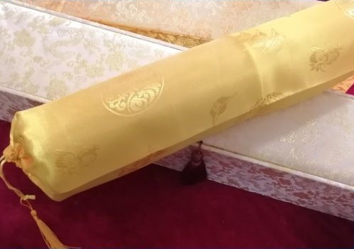 10月2日，在家做手工活掙錢，寄到家做的手工活，手工之家堅(jiān)持對(duì)珠繡非遺傳統(tǒng)手工的傳承和創(chuàng)新，圖為勵(lì)志珠珠繡串珠手工產(chǎn)品及外包裝剪影