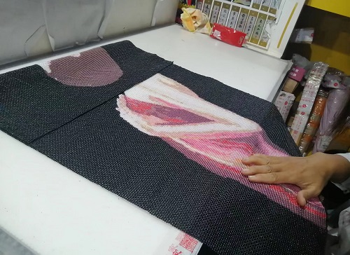 10月6日，加工活外放的正規(guī)公司，手工活外發(fā)加工正規(guī)的廠家，干凈、自由，常年有活兒，手工之家的手工活是適合在家做的手工活，圖為勵志珠珠繡成品倉庫驗收剪影