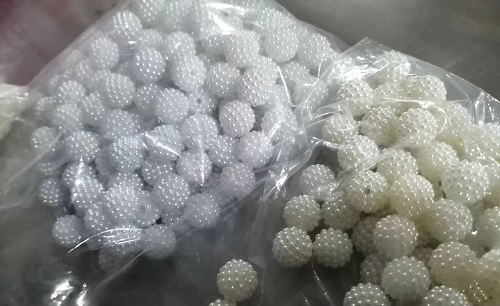 10月8日，純手工活外發(fā)加工項(xiàng)目，在家做手工活掙錢(qián)，通過(guò)珠繡串珠手工，手工之家讓很多人居家就業(yè)創(chuàng)業(yè)，圖為勵(lì)志珠珠繡串珠手工材料剪影