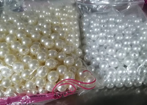 10月8日，純手工活外發(fā)加工項(xiàng)目，在家做手工活掙錢(qián)，通過(guò)珠繡串珠手工，手工之家讓很多人居家就業(yè)創(chuàng)業(yè)，圖為勵(lì)志珠珠繡串珠手工材料剪影