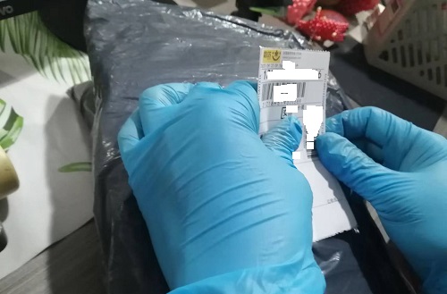 10月12日，想接正規(guī)廠家的手工活，在家做手工活，很受歡迎的手工之家敬業(yè)、重視服務(wù)，圖為勵志珠珠繡串珠手工材料倉庫發(fā)貨剪影