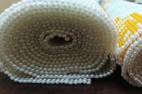 10月13日，純手工活代加工，手工外包發(fā)布平臺，手工之家負(fù)責(zé)提供的加工材料，齊全完備，圖為勵志珠珠繡串珠手工產(chǎn)品剪影