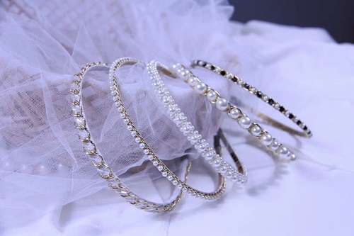 10月16日，農(nóng)村手工活加工項(xiàng)目，可靠的手工活外發(fā)，與手工之家合作，放心居家掙錢(qián)，圖為勵(lì)志珠珠繡串珠手工產(chǎn)品剪影