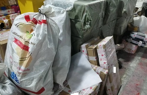 10月17日，代加工手工活，在家兼職手工活，越來越多人在手工之家做珠繡串珠手工掙錢，圖為勵(lì)志珠珠繡串珠成品倉(cāng)庫(kù)剪影