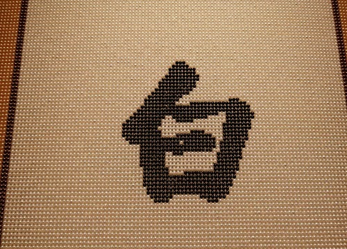 10月26日，想居家手工掙錢(qián)，串珠活居家就業(yè)創(chuàng)業(yè)，手工之家對(duì)加工人員有這樣的要求，圖為勵(lì)志珠珠繡串珠手工產(chǎn)品細(xì)節(jié)剪影