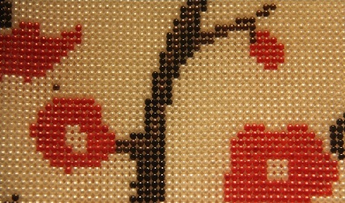 10月28日，正規(guī)外發(fā)加工手工，可靠的靈活就業(yè)項(xiàng)目，手工之家提供的服務(wù)一樣真誠，圖為勵(lì)志珠珠繡串珠手工產(chǎn)品細(xì)節(jié)剪影