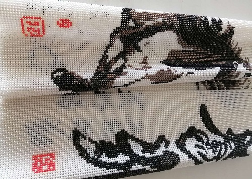 11月7日，老年人在家能做的兼職，串珠手工兼職，手工之家的珠繡串珠副業(yè)長(zhǎng)期穩(wěn)定，圖為勵(lì)志珠珠繡串珠手工產(chǎn)品剪影