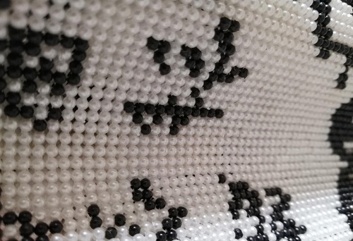 11月7日，老年人在家能做的兼職，串珠手工兼職，手工之家的珠繡串珠副業(yè)長(zhǎng)期穩(wěn)定，圖為勵(lì)志珠珠繡串珠手工產(chǎn)品剪影