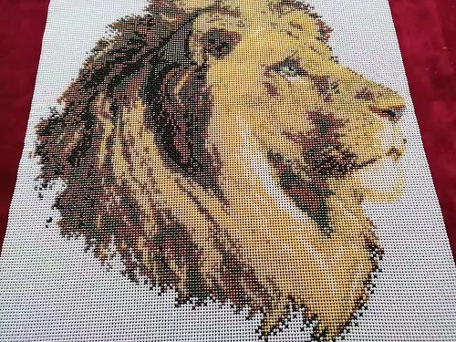 11月11日，拿回家做的手工副業(yè)，在家做手工掙錢，與手工之家合作是要簽訂正規(guī)合同的，圖為勵(lì)志珠珠繡串珠手工產(chǎn)品剪影