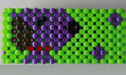 11月13日，正規(guī)好做的手工項(xiàng)目，居家副業(yè)掙錢，手工之家的珠繡串珠是純手工，人們喜歡，圖為勵(lì)志珠珠繡串珠手工產(chǎn)品剪影