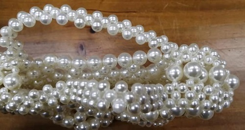 1月14日，在家做手工掙錢，靈活就業(yè)創(chuàng)業(yè)，很多人選擇手工之家后居家手工收入好，圖為勵(lì)志珠珠繡串珠手工產(chǎn)品剪影