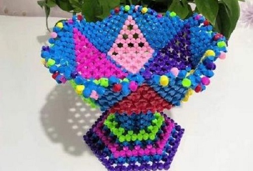 11月15日，珠繡手工加工回收項目，靈活就業(yè)創(chuàng)業(yè)，在家做的手工，選擇手工之家的人都在努力，圖為勵志珠珠繡串珠手工產(chǎn)品剪影